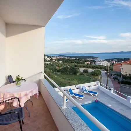 Holiday With Pool Vakantiehuis