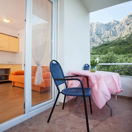 Vakantiehuis Holiday With Pool