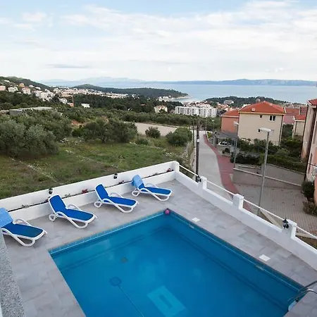 Holiday With Pool *