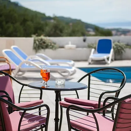 Vakantiehuis Holiday With Pool Makarska