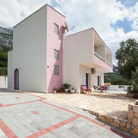 Holiday With Pool Vakantiehuis