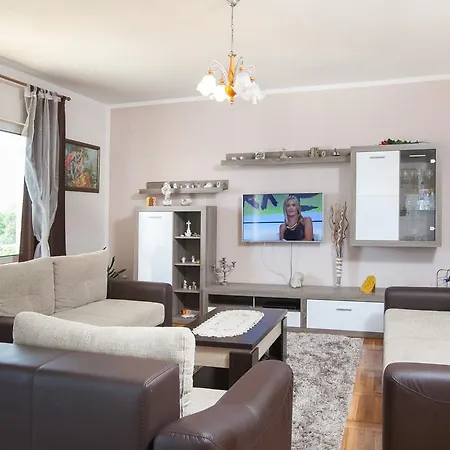 Holiday With Pool Vakantiehuis *